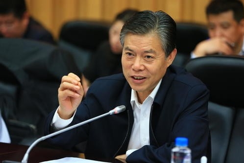 商务部部长钟山：聪明的外商不会放弃中国庞大市场