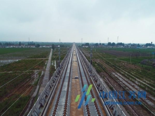 用绿色理念打造盐通高铁沿线“亮丽”环境