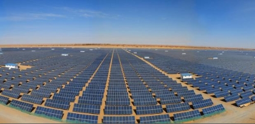 全球最大的沙漠集中式光伏发电基地即将并网发电