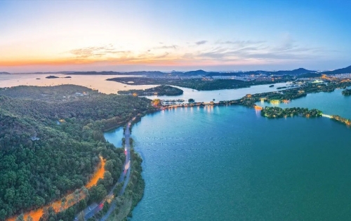 奋力领跑绿色发展，建设美丽中国样板城市——无锡市委书记这样说