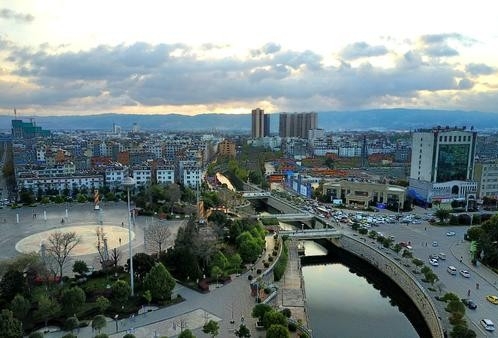 曲靖市打造“绿色能源牌”建设世界“光伏之都”