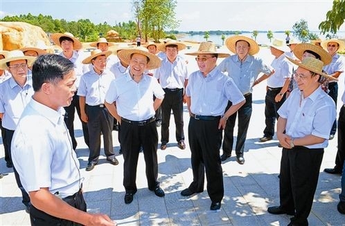 胡春华强调：扎实做好易地扶贫搬迁后续扶持工作