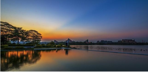 中国“最绿色”的城市，拥有1223个公园，是岭南文明的重要发源地