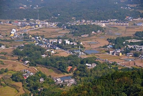 “红色+绿色”乡村旅游闯新路 湘潭县乌石峰村脱贫发展小记