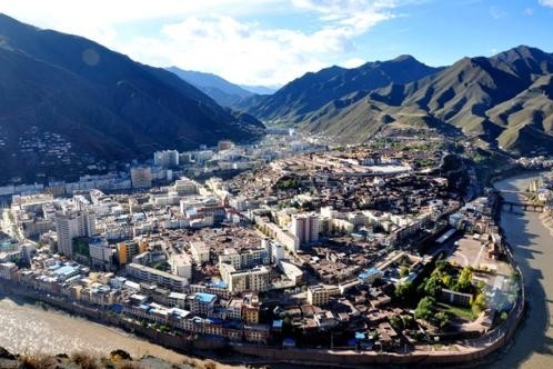 发展绿色产业 建设绿色家园