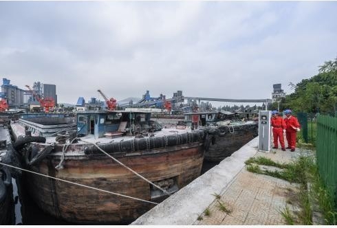 国务院通过排污许可管理条例草案：对违法行为加大处罚，可采取停业、关闭等措施从严处理