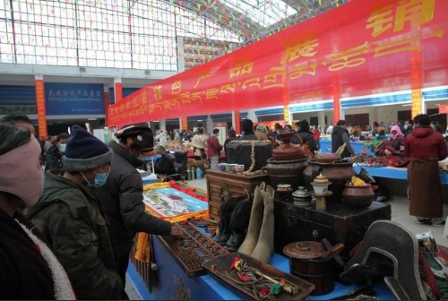 寒冷冬季，藏北草原绿色产品销售火旺