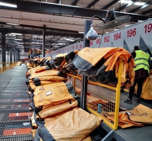 胶带瘦身纸箱减肥，武汉推动快递包装绿色转型