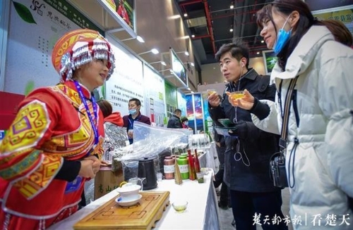 一款茶有七味香，特色农产品走俏农博会