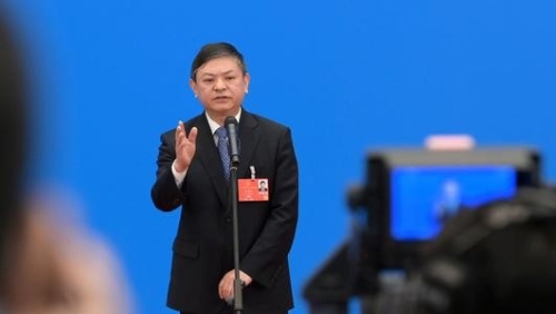 减污降碳 绿色发展——访生态环境部部长黄润秋（中国之声）