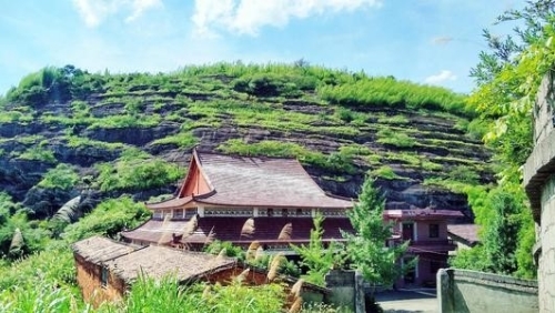 用生态“底色”描绘发展“绿色”