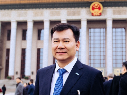 张近东的第19次“两会时间”：呼吁升级农村零售业态 建议立法推行绿色物流