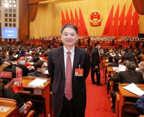 温枢刚代表：加快绿色低碳转型 扛起央企减碳重任