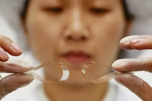 多个角度可折叠 超薄柔性玻璃盖板“黑科技”亮相