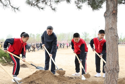 习近平在参加首都义务植树活动时强调 倡导人人爱绿植绿护绿的文明风尚 共同建设人与自然和谐共生的美丽家园 李克强栗战书汪洋王沪宁赵乐际韩正王岐山参加