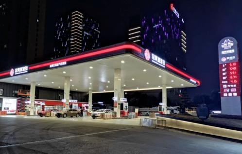 青岛市生态环境局倡议：夜间加油 绿色出行