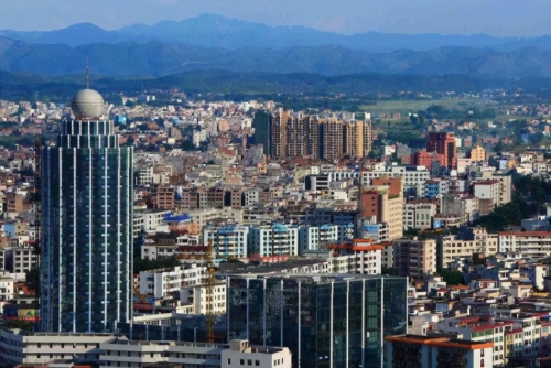 我国“最美绿色高速”已开通，双向4车道，这一区或实现经济腾飞