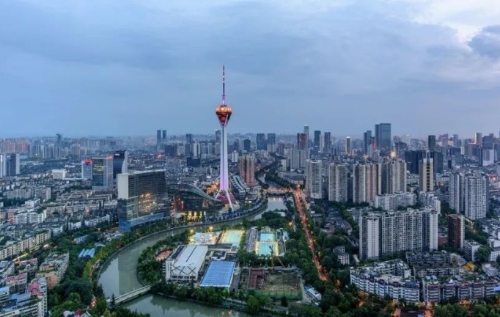 加快形成绿色低碳循环生产生活方式，让绿色出行成为市民首选