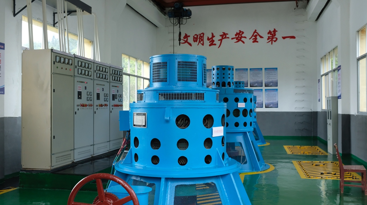 洪沙水电站厂房内部